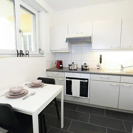 Spacious Parkside In With Balcony