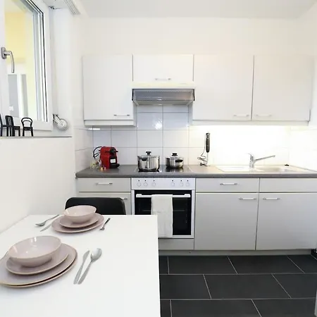 Spacious Parkside In With Balcony Апартаменты