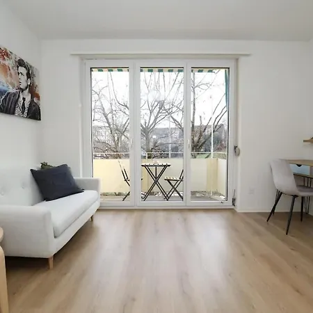 Spacious Parkside In With Balcony Апартаменты *