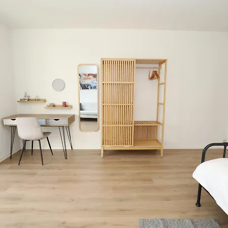 Spacious Parkside In With Balcony