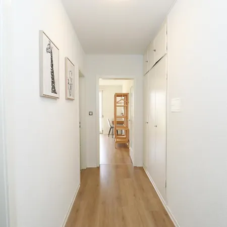 Spacious Parkside In With Balcony *