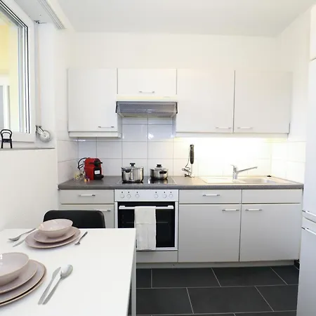 Apartment Spacious Parkside In With Balcony *