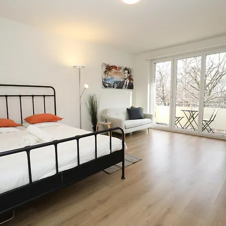 Spacious Parkside In With Balcony Zurich