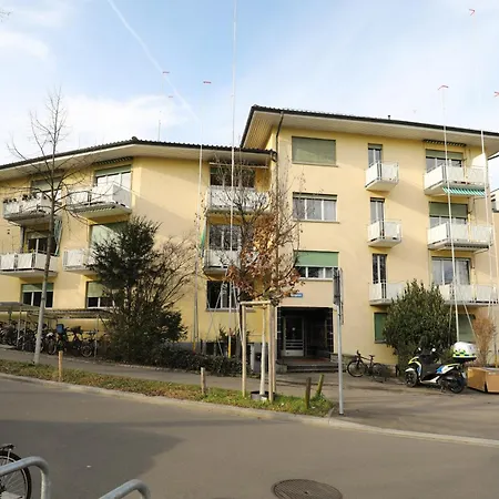 Spacious Parkside In With Balcony Zurich