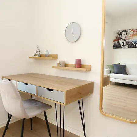 Apartment Spacious Parkside In With Balcony