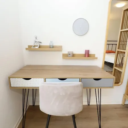 Spacious Parkside In With Balcony Apartamento